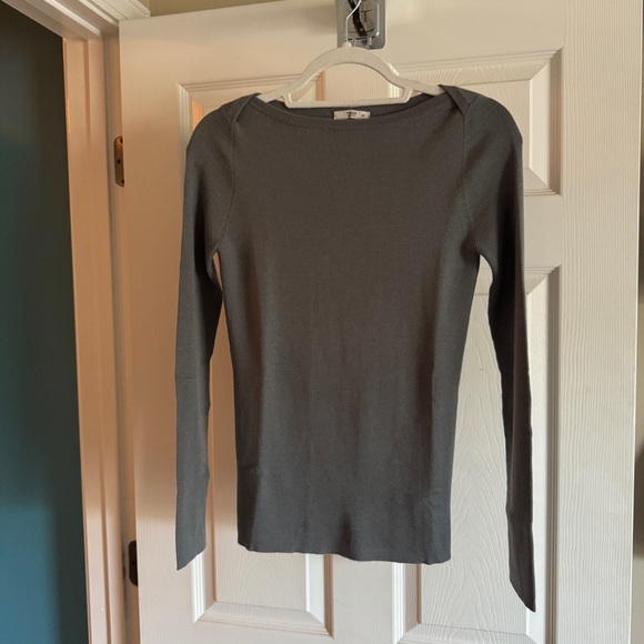 Prada - Picture 2 of 8